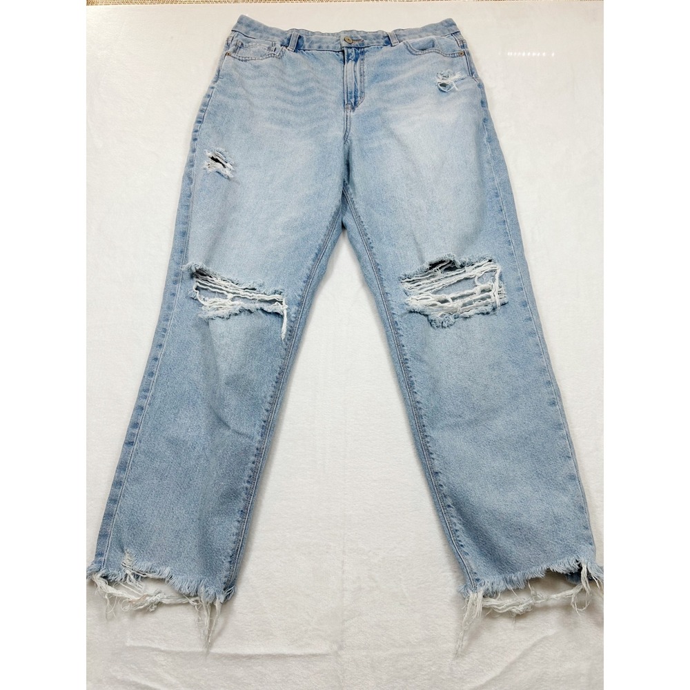 American Eagle Curvy Mom Jeans Light Wash Distressed Frayed Hem Size 14 Regular